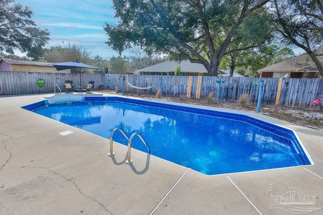 6935 Kapok Dr, Milton, FL 32583