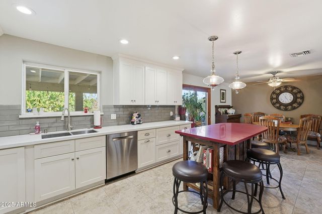 3470 E PARADISE Drive, Phoenix, AZ 85028