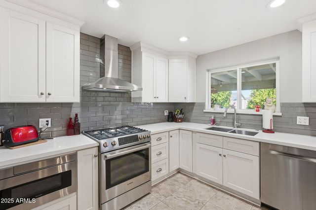 3470 E PARADISE Drive, Phoenix, AZ 85028