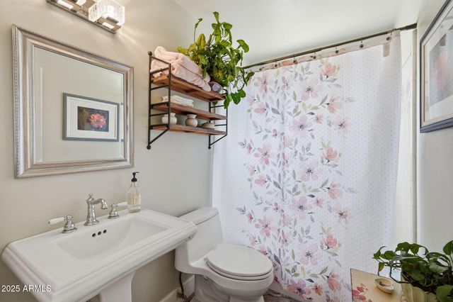 3470 E PARADISE Drive, Phoenix, AZ 85028