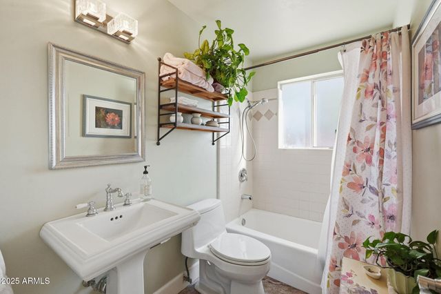 3470 E PARADISE Drive, Phoenix, AZ 85028