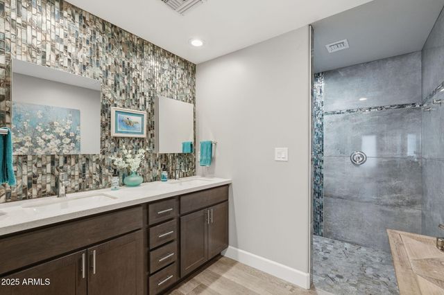 3470 E PARADISE Drive, Phoenix, AZ 85028