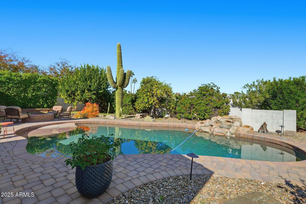 3470 E PARADISE Drive, Phoenix, AZ 85028