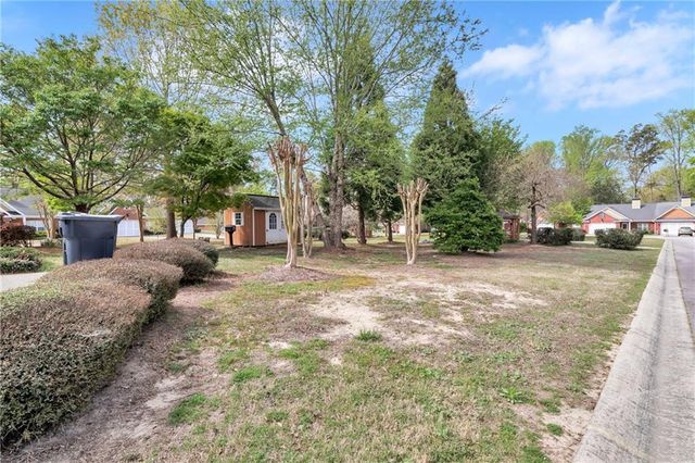 2560 Rosehill Circle, Lithia Springs, GA 30122