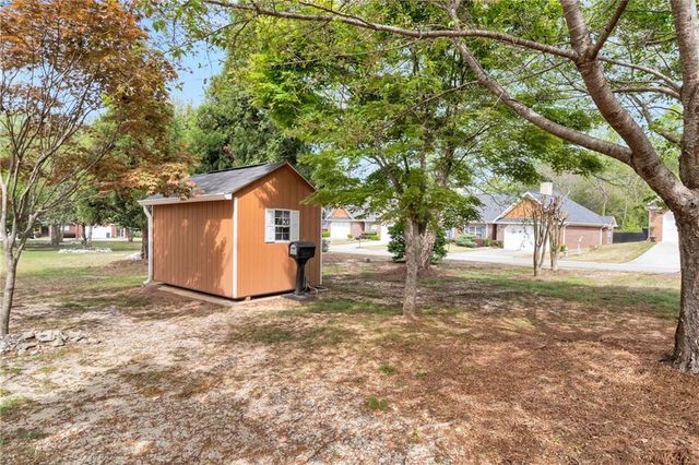 2560 Rosehill Circle, Lithia Springs, GA 30122