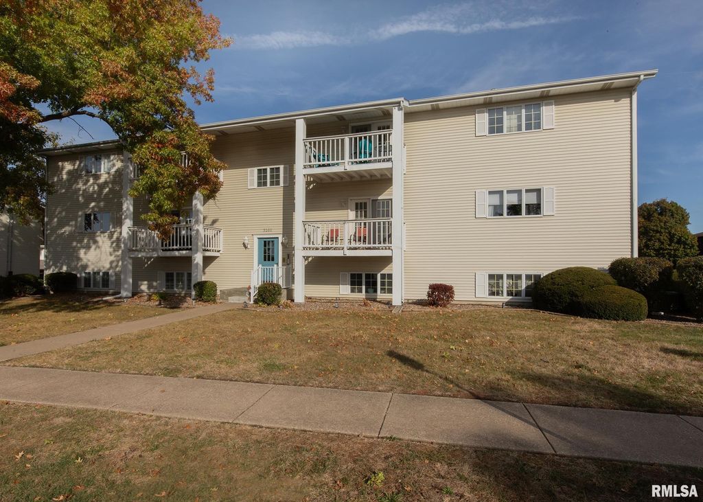 3260 Parkwild Dr Apt 3D, Bettendorf, IA 52722