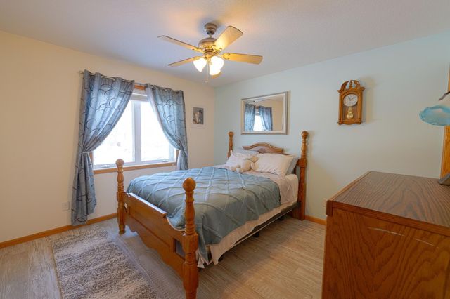 6408 Cavell Avenue N, Brooklyn Park, MN 55428