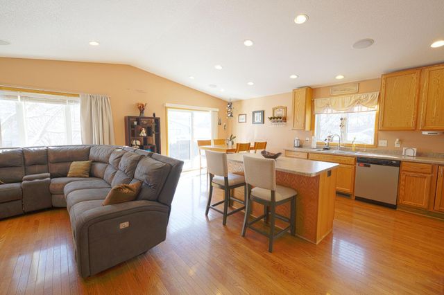 6408 Cavell Avenue N, Brooklyn Park, MN 55428