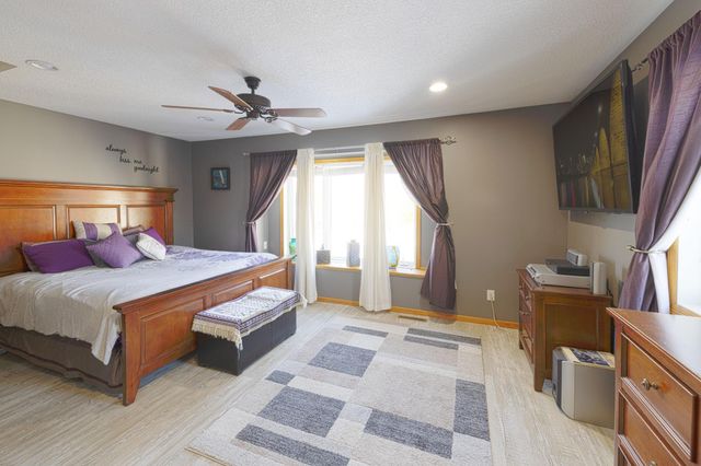 6408 Cavell Avenue N, Brooklyn Park, MN 55428