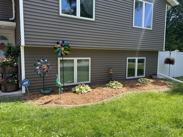 6408 Cavell Avenue N, Brooklyn Park, MN 55428