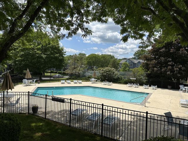 76 Fawn Ridge Lane 76, Norwalk, CT 06851