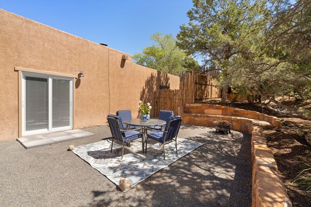 258 Cuesta del Norte, Santa Fe, NM 87501
