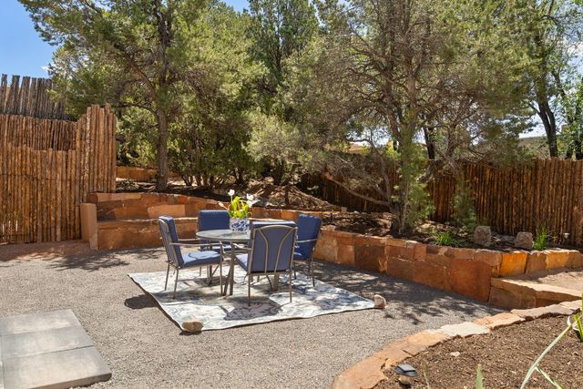 258 Cuesta del Norte, Santa Fe, NM 87501