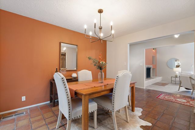 258 Cuesta del Norte, Santa Fe, NM 87501