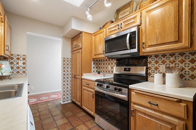 258 Cuesta del Norte, Santa Fe, NM 87501