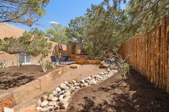 258 Cuesta del Norte, Santa Fe, NM 87501