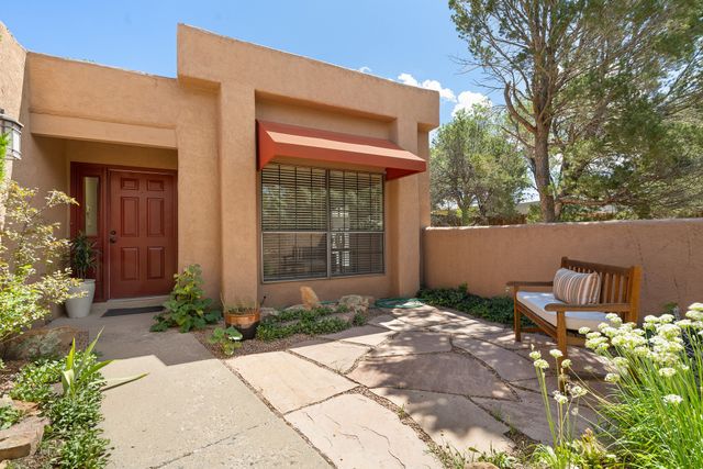 258 Cuesta del Norte, Santa Fe, NM 87501