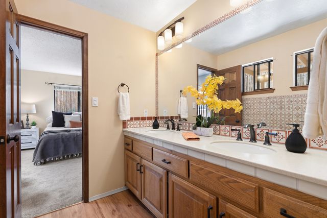 258 Cuesta del Norte, Santa Fe, NM 87501