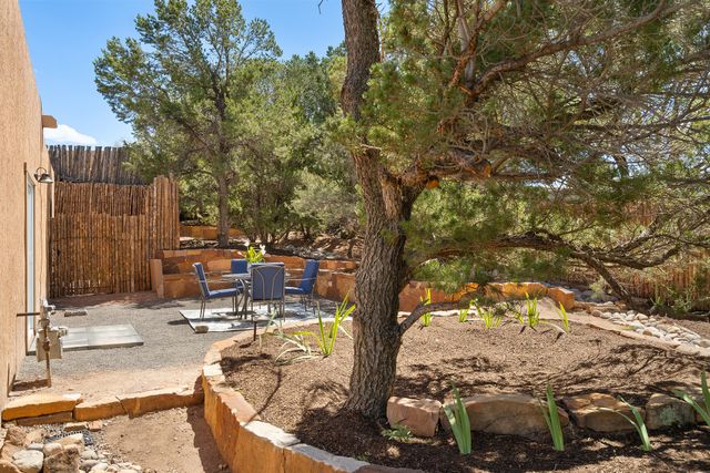 258 Cuesta del Norte, Santa Fe, NM 87501
