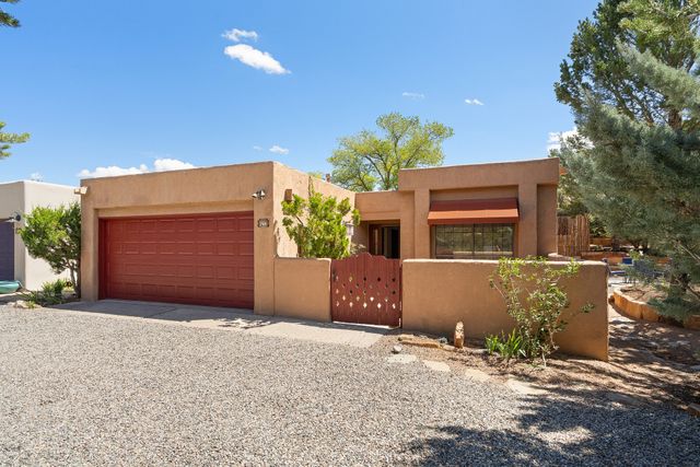 258 Cuesta del Norte, Santa Fe, NM 87501