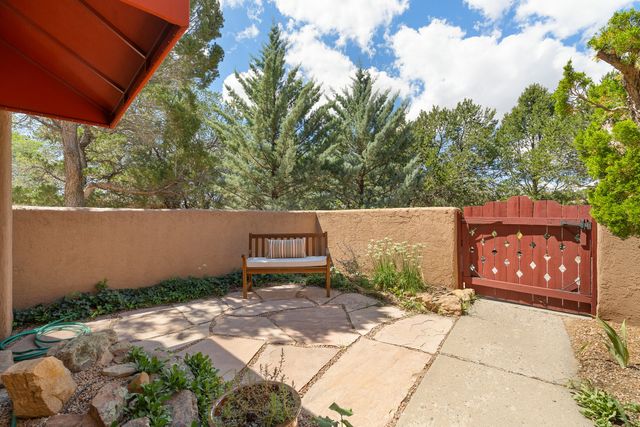 258 Cuesta del Norte, Santa Fe, NM 87501