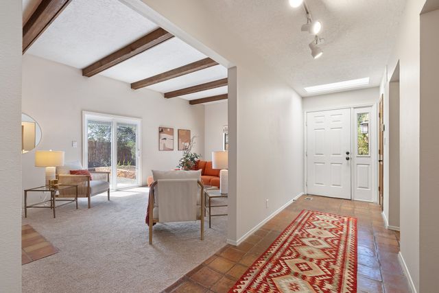 258 Cuesta del Norte, Santa Fe, NM 87501