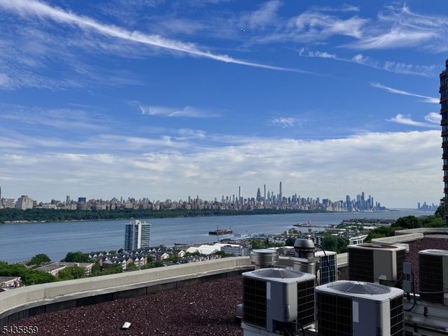 100 Carlyle Drive. N05J 5 JN, Cliffside Park Boro, NJ 07010