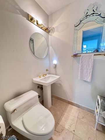 100 Carlyle Drive. N05J 5 JN, Cliffside Park Boro, NJ 07010