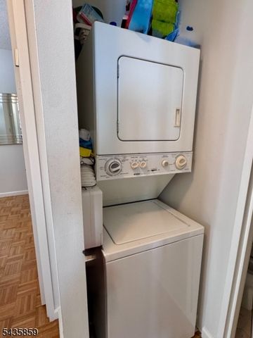 100 Carlyle Drive. N05J 5 JN, Cliffside Park Boro, NJ 07010