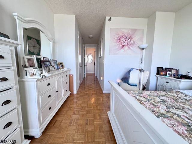 100 Carlyle Drive. N05J 5 JN, Cliffside Park Boro, NJ 07010