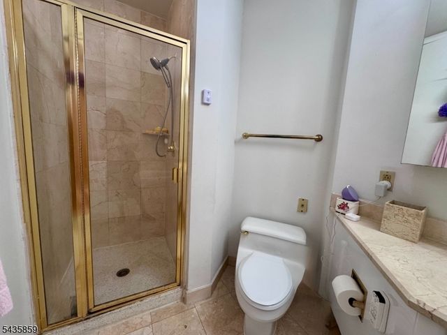100 Carlyle Drive. N05J 5 JN, Cliffside Park Boro, NJ 07010