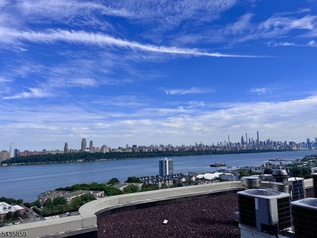 100 Carlyle Drive. N05J 5 JN, Cliffside Park Boro, NJ 07010