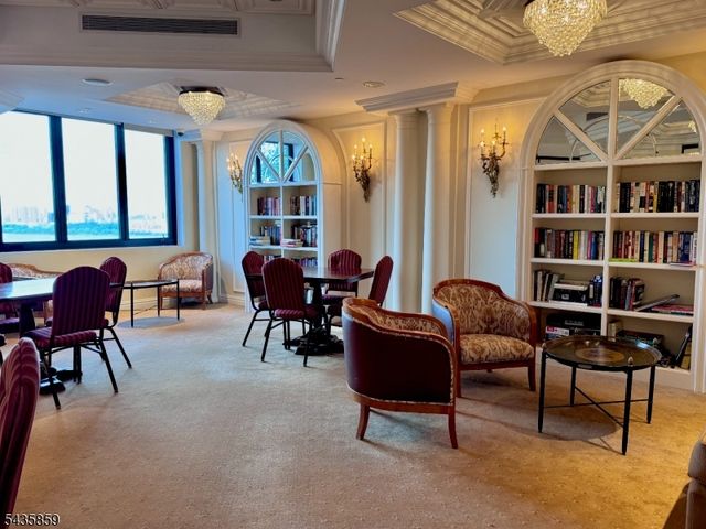 100 Carlyle Drive. N05J 5 JN, Cliffside Park Boro, NJ 07010