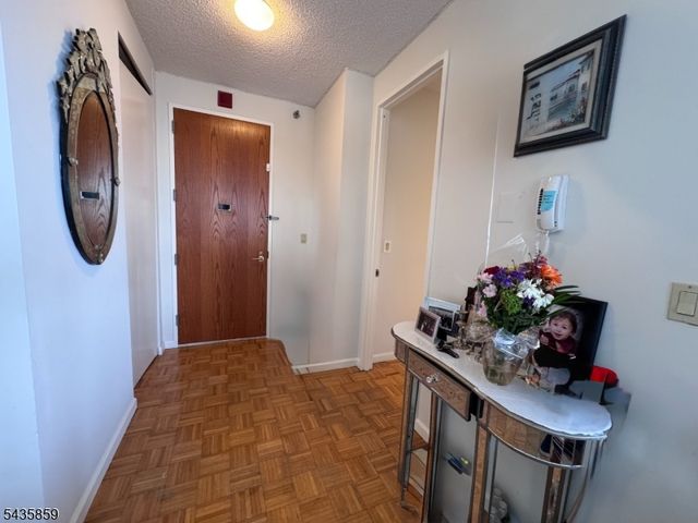 100 Carlyle Drive. N05J 5 JN, Cliffside Park Boro, NJ 07010