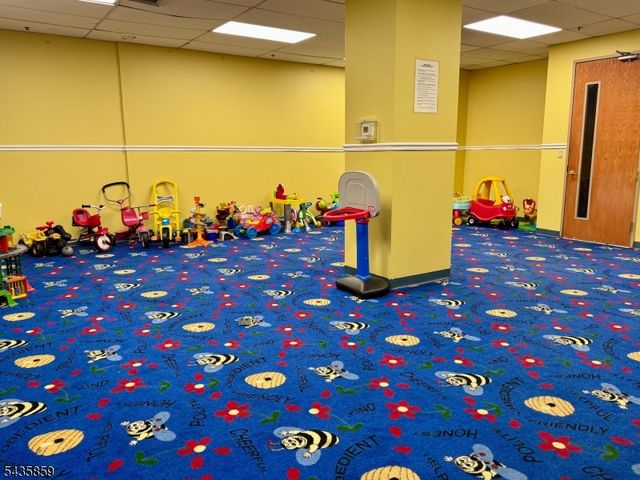 100 Carlyle Drive. N05J 5 JN, Cliffside Park Boro, NJ 07010