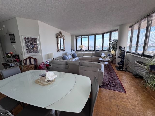 100 Carlyle Drive. N05J 5 JN, Cliffside Park Boro, NJ 07010