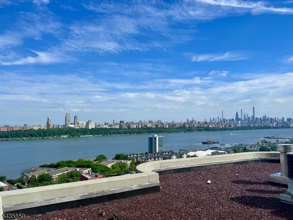 100 Carlyle Drive. N05J 5 JN, Cliffside Park Boro, NJ 07010