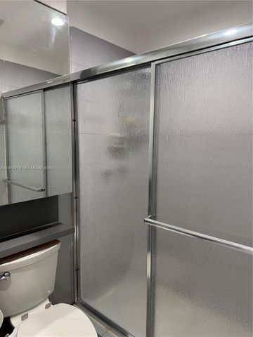 470 NE 127th St, North Miami, FL 33161