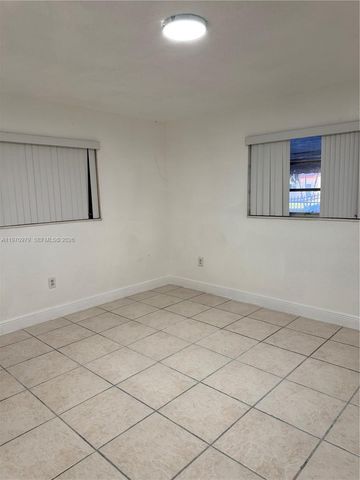 470 NE 127th St, North Miami, FL 33161