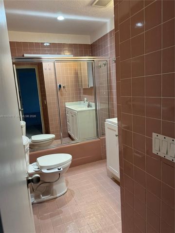 470 NE 127th St, North Miami, FL 33161