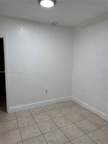 470 NE 127th St, North Miami, FL 33161