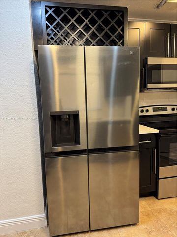 470 NE 127th St, North Miami, FL 33161