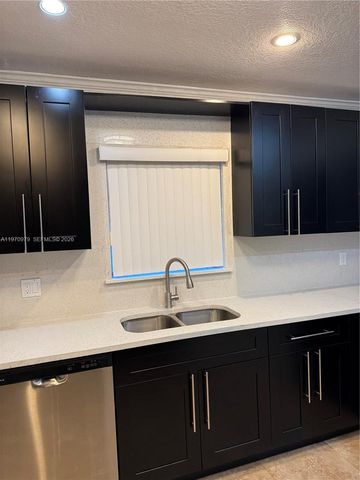 470 NE 127th St, North Miami, FL 33161