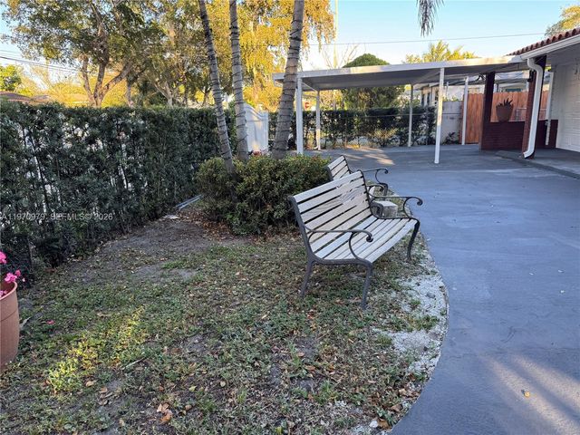 470 NE 127th St, North Miami, FL 33161