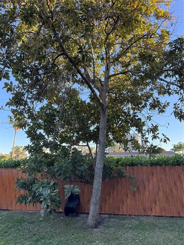 470 NE 127th St, North Miami, FL 33161