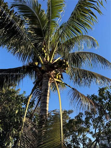 470 NE 127th St, North Miami, FL 33161