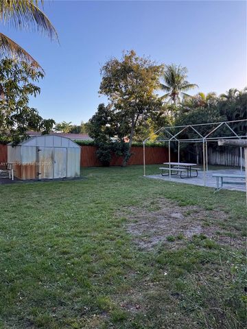 470 NE 127th St, North Miami, FL 33161