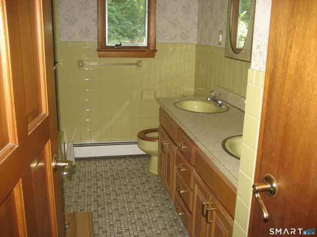 21 Terrace Drive, Montville, CT 06370