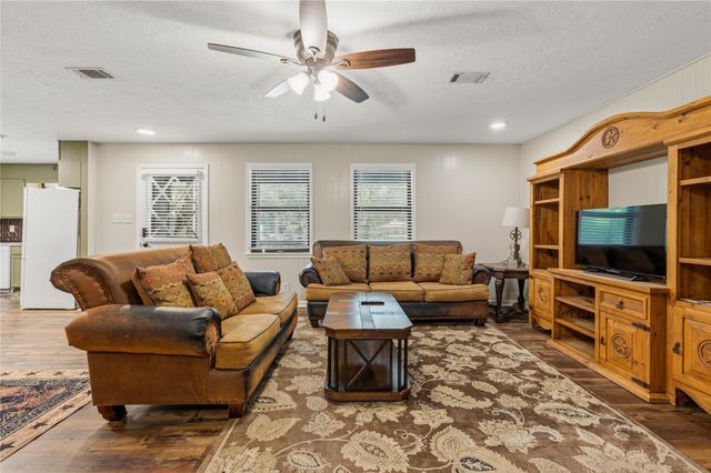 61 Southwood Forest Road, Huntsville, TX 77340
