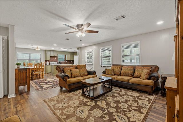 61 Southwood Forest Road, Huntsville, TX 77340